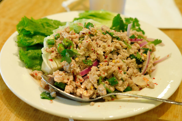 Larb salad (Foto: flickr/ Michael Saechang)