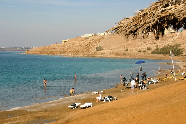 Penampakan Laut Mati, Yordania (Foto: Shutter Stock)