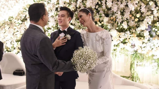 Anies Baswedan di Acara Resepsi Pernikahan Baim Wong dan Paula Verhoeven. (Foto: Instagram/@aniesbaswedan)