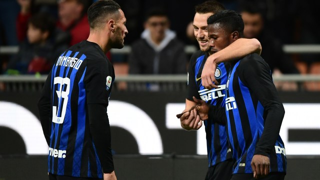 Para pemain Inter Milan merayakan gol Keita Balde ketika melawan Inter  Milan. (Foto: Miguel Medina/AFP)