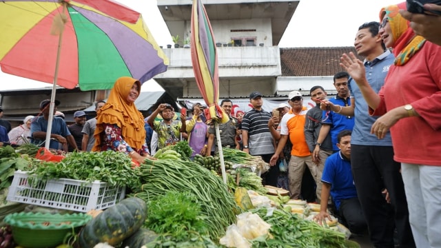 Sandiaga Uno mengunjungi Pasar Lumajang, Kabupaten Lumajang, Jawa Timur, Minggu (25/11/2018). (Foto: Dok.Tim Sandiaga Uno)