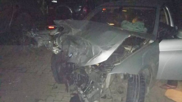 Sebuah mobil BMW mengalami kecelakaan di Jakarta Barat, Minggu (25/11/2018). (Foto: Dok. Lantas)