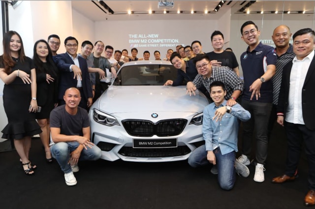 BMW mengundang komunitas M Owners Club Indonesia (MOCI) untuk melihat M2 Competition di Plaza Indonesia, Jakarta, Sabtu (24/11).  (Foto: dok. BMW Group Indonesia)