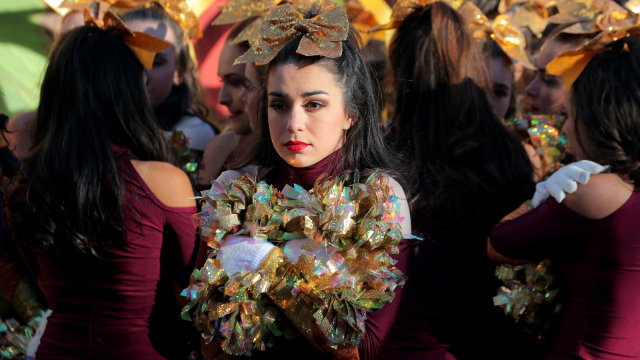 Tak hanya balon udara, parade Thanksgiving Day diramaikan dengan kehadiran para penari. (Foto: REUTERS/Brendan McDermid)