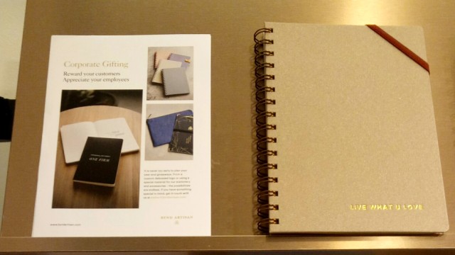 Notebook yang bisa dipersonalisasi di Bynd Artisan, Singapura. (Foto: Intan Kemala Sari/kumparan)