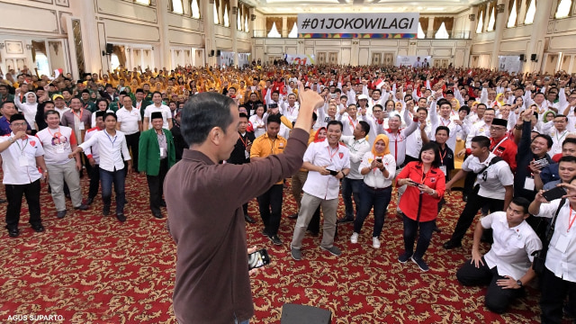 Jokowi saat jadi Capres, bertemu Kader dan Relawan Jokowi-Ma'ruf di Palembang, Sumatera Selatan, 25 November 2018. Foto: Agus Suparto/Istana Presiden