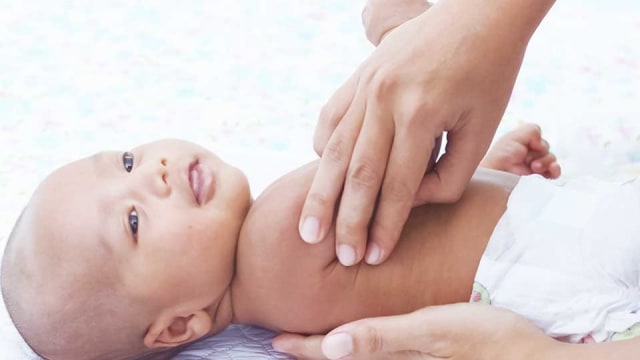 Tips Memilih Minyak Telon yang Tepat untuk Bayi