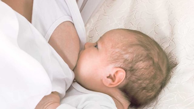 Benarkah Bayi Bisa Lupa Cara Menghisap ASI?
