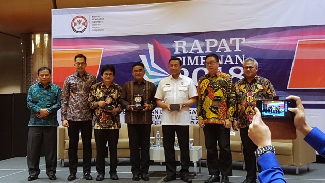 Foto bersama di acara Rapat Pimipinan (Rapim) Komisi Penyiaran Indonesia (KPI) 2018. (Foto: Efira Tamara Thenu/kumparan)