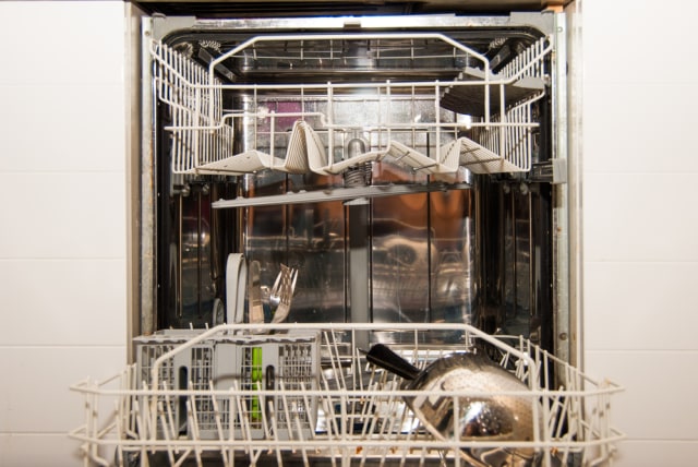 Ilustrasi mesin pencuci piring (Foto: Shutter Stock)