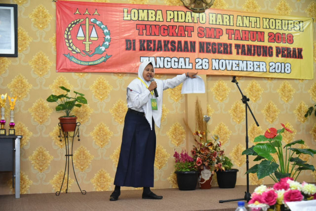 Hari Antikorupsi Sedunia, Pelajar SMP di Surabaya Adu Piawai Pidato