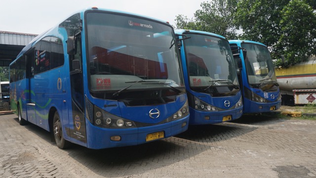 Bus Pengangkutan Penumpang Djakarta (PPD) saat terparkir di Pool Ciputat, Tangerang Selatan. (Foto: Fanny Kusumawardhani/kumparan)