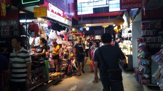 Suasana Bugis Food Street. (Foto: Teuku Muhammad Valdy Arief/kumparan)