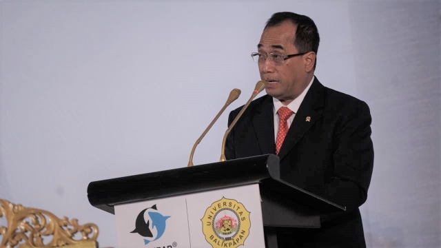 Menteri Perhubungan Budi Karya Sumadi memberikan sambutan pada acara Simposium Internasional Lingkungan Kelautan. (Foto: Jamal Ramadhan/kumparan)