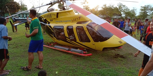 Helikopter mendarat mendadak di Makassar. (Foto: Dok. Istimewa)