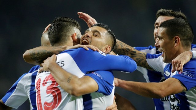 Pemain-pemain Porto merayakan gol ke gawang Schalke. (Foto: Reuters/Miguel Vidal)