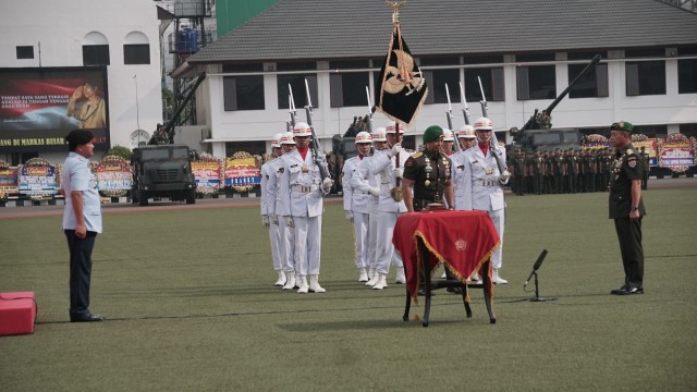 Suasana Serah Terima Jabatan Kepala Staf TNI Angkatan Darat dari Jenderal TNI Mulyono kepada Jenderal TNI Andika Perkasa. (Foto: Jamal Ramadhan/kumparan)