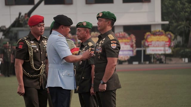 Suasana Serah Terima Jabatan Kepala Staf TNI Angkatan Darat dari Jenderal TNI Mulyono kepada Jenderal TNI Andika Perkasa. (Foto: Jamal Ramadhan/kumparan)