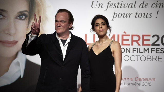 Quentin Tarantino (kiri) dan kekasihnya, Daniella Pick (kanan) (Foto: AFP/JEAN-PHILIPPE KSIAZEK)