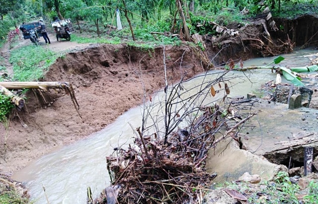 20 Jam Hujan di Banyuwangi: Jembatan Ambruk, 400 Rumah Terendam Banjir
