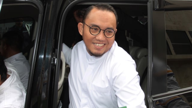 Dahnil Anzar Simanjuntak bersiap menjalani pemeriksaan di Direktorat Kriminal Umum Polda Metro Jaya, Jakarta, Selasa (16/10/2018). (Foto: ANTARA FOTO/Reno Esnir)