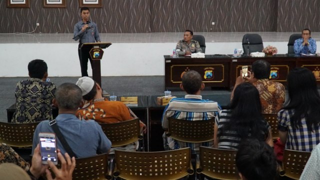 Polrestabes Surabaya Kumpulkan Tokoh Agama hingga Pengusaha Toko Kimia jelang Natal. (Foto: Istimewa)