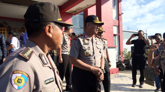Kapolda Aceh, Irjen Pol Rio S Djambak (tengah) menjawab pertanyaan media terkait warga binaan yang berhasil kabur dari Lapas Klas IIA, Lambaro Banda Aceh. (Foto: Zuhri Noviandi/kumparan)