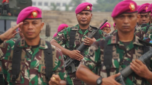 Pasukan TNI di apel kesiapan TNI membantu tugas polisi dalam rangka pengamanan Natal, tahun baru, pileg dan pilpres 2019. (Foto: Irfan Adi Saputra/kumparan)