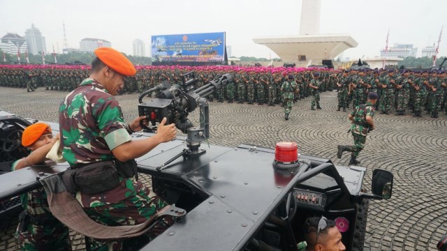 Sejumlah alutsista di hadirkan dalam apel kesiapan TNI membantu tugas polisi dalam rangka pengamanan Natal, tahun baru, pileg dan pilpres 2019. (Foto: Irfan Adi Saputra/kumparan)