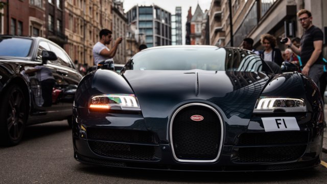 Bugatti Veyron Milik Afzal Kahn dengan pelat nomor cantik 'F1' (Foto: dok. Kahn Design)