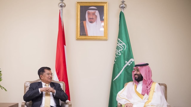 Wakil presiden, Jusuf kalla (kiri) saat berbincang dengan Putra Mahkota Arab Saudi Mohammed bin Salman. (Foto: dok jubir wapres husain abdullah)