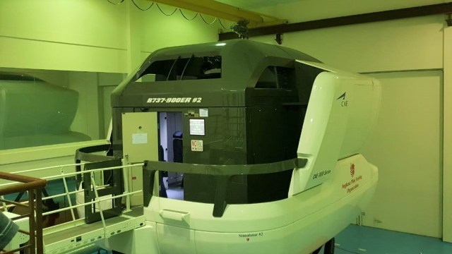 Mesin simulator kokpit pesawat milik Lion Group. (Foto: Fadjar Hadi/kumparan)