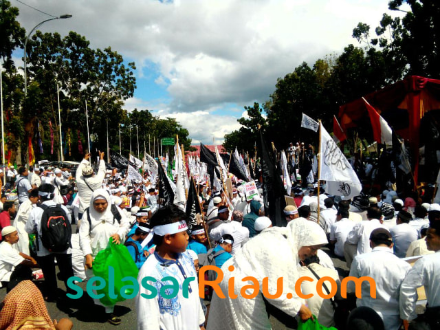 Membawa Bendera Tauhid, 3.200 Warga Riau Akan Ikuti Reuni 212 di Monas