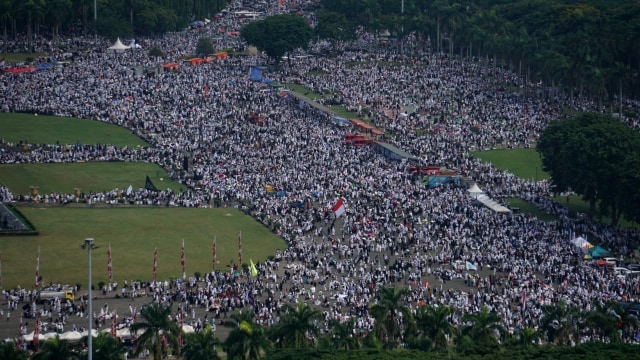 Massa Reuni 212 memadati Monumen Nasional, Jakarta Pusat, Minggu (2/12/2018). (Foto: Iqbal Firdaus/kumparan)