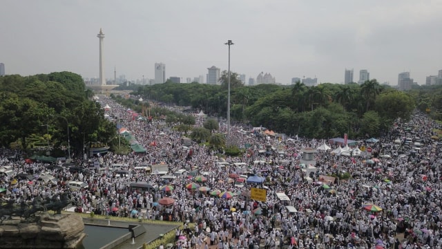 Gambar dari udara suasana Reuni 212 di kawasan Monas, Jakarta Pusat, Minggu (2/12/2018). (Foto: Jamal Ramadhan/kumparan)