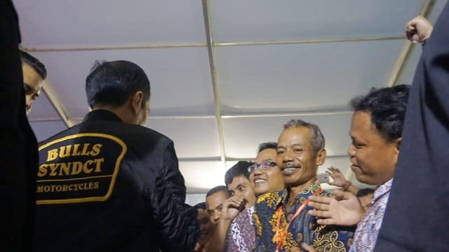 Presiden Joko Widodo sambangi warga di Desa Wates Jaya, Cigombong, Jawa Barat. (Foto: Yudhistira Amran Saleh/kumparan)