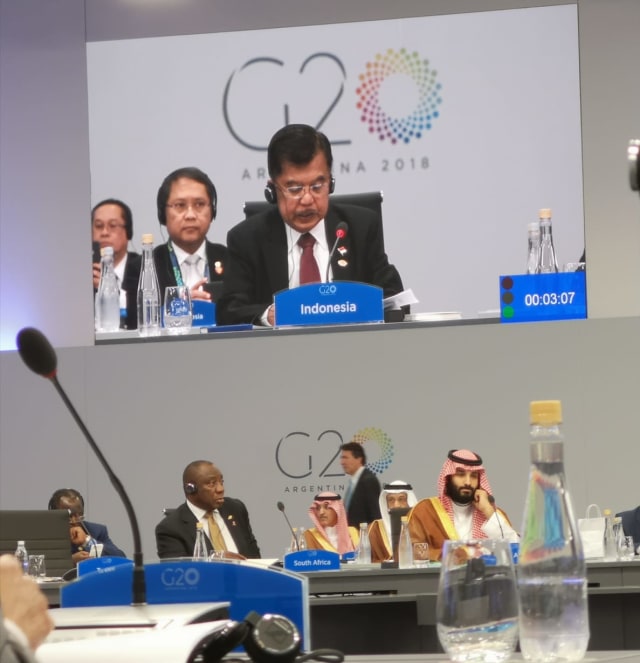 Menteri Komunikasi dan Informatika, Rudiantara, mendampingi Wakil Presiden RI Jusuf Kalla pada KTT G20 di Buenos Aires, Argentina. (Foto: Dok. Rudiantara)