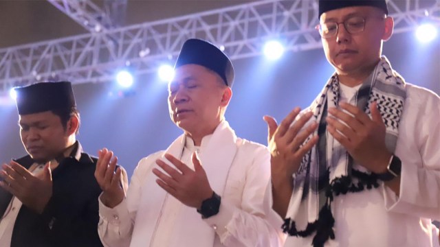 Ketua Umum PAN Zulkifli Hasan (tengah) dan Sekjen PAN Eddy Soeparno (kanan) di Reuni 212. (Foto: Dok. Tim Media Zulhas)