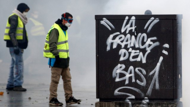 Aksi protes rompi kuning di kota Paris, Prancis. (Foto: REUTERS/Stephane Mahe)