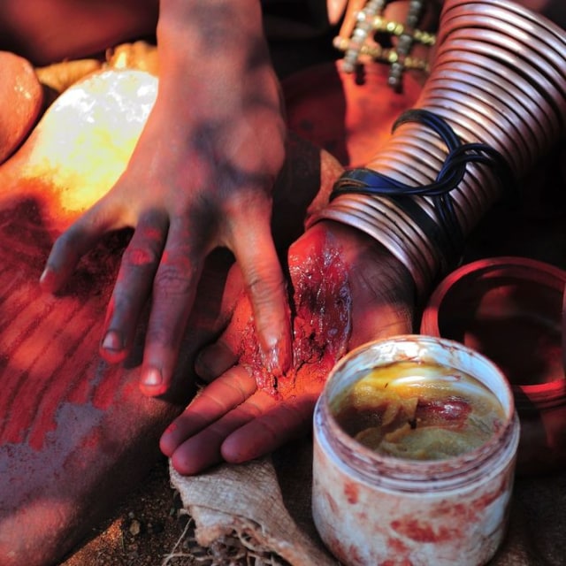 Tidak Pernah Mandi, Wanita Suku Himba Jadi yang Tercantik di Afrika (1)