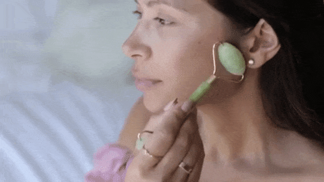 Mengenal Jade Roller yang Sedang Hype di Kalangan Pecinta Skin Care |  kumparan.com