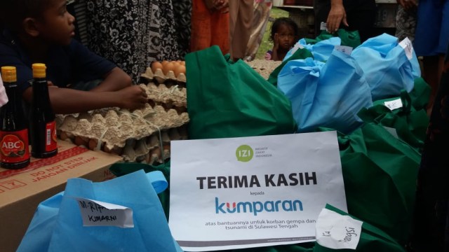 Bantuan untuk para pengungsi di Palu-Donggala dari kumparan, Senin (29/11). (Foto: Inisiatif Zakat Indonesia (IZI))