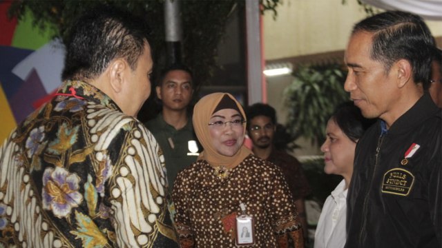 Jokowi di acara pembagian bansos PKH . (Foto: Dok. BNI)
