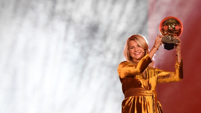 Hegerberg, perempuan pertama peraih Ballon d'Or. (Foto: FRANCK FIFE / AFP)