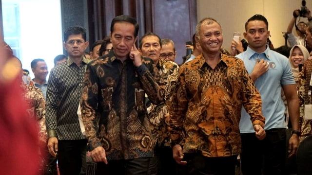 Presiden Joko Widodo (kiri) bersama Ketua KPK Agus Rahardjo di acara Hakordia 2018. (Foto: Nugroho Sejati/kumparan)