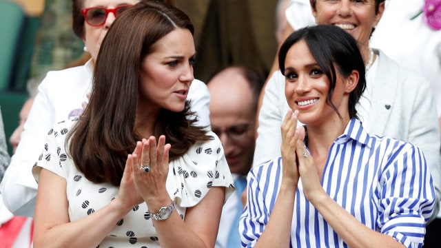 Kate Middleton dan Meghan Markle di Wimbledon. Foto: REUTERS/Toby Melville