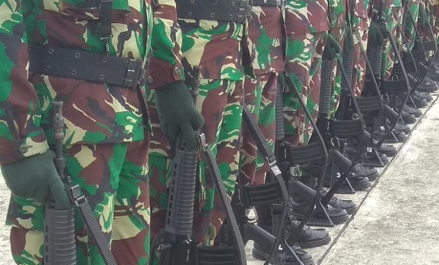 Satu Pleton TNI Diterjunkan Kejar KKB Nduga