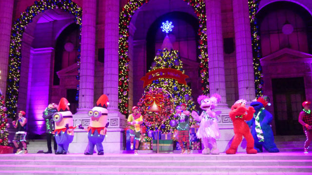 Pertunjukan Santa's Christmas Light-Up Party di Universal Studio Singapore. (Foto: Andari Novianti/kumparan)