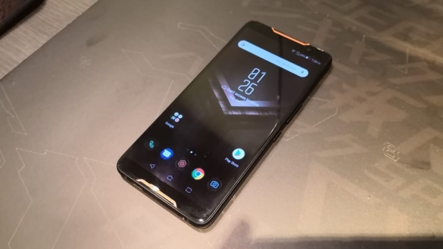 Smartphone gaming Asus ROG Phone generasi pertama yang rilis tahun 2018. Foto: Muhammad Fikrie/kumparan