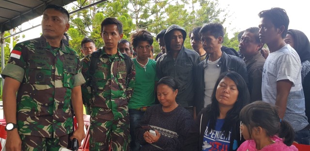 Keluarga Korban Penembakan KKB Nduga Datangi Kodim Jayawijaya